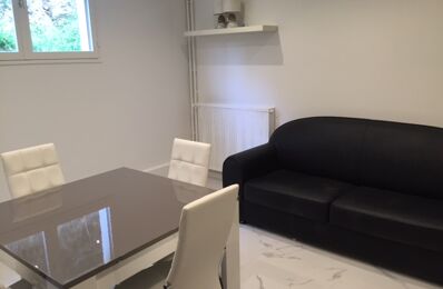 location appartement 1 000 € CC /mois à proximité de Fréjus (83600)