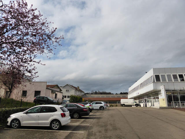 AUXERRE - 5 AVENUE JEAN MOULIN - BUREAUX AU 1ER  ETAGE D'UN IMMEUBLE DE BUREAUX AVEC ASCENSEUR ET PARKINGS — photo du bien