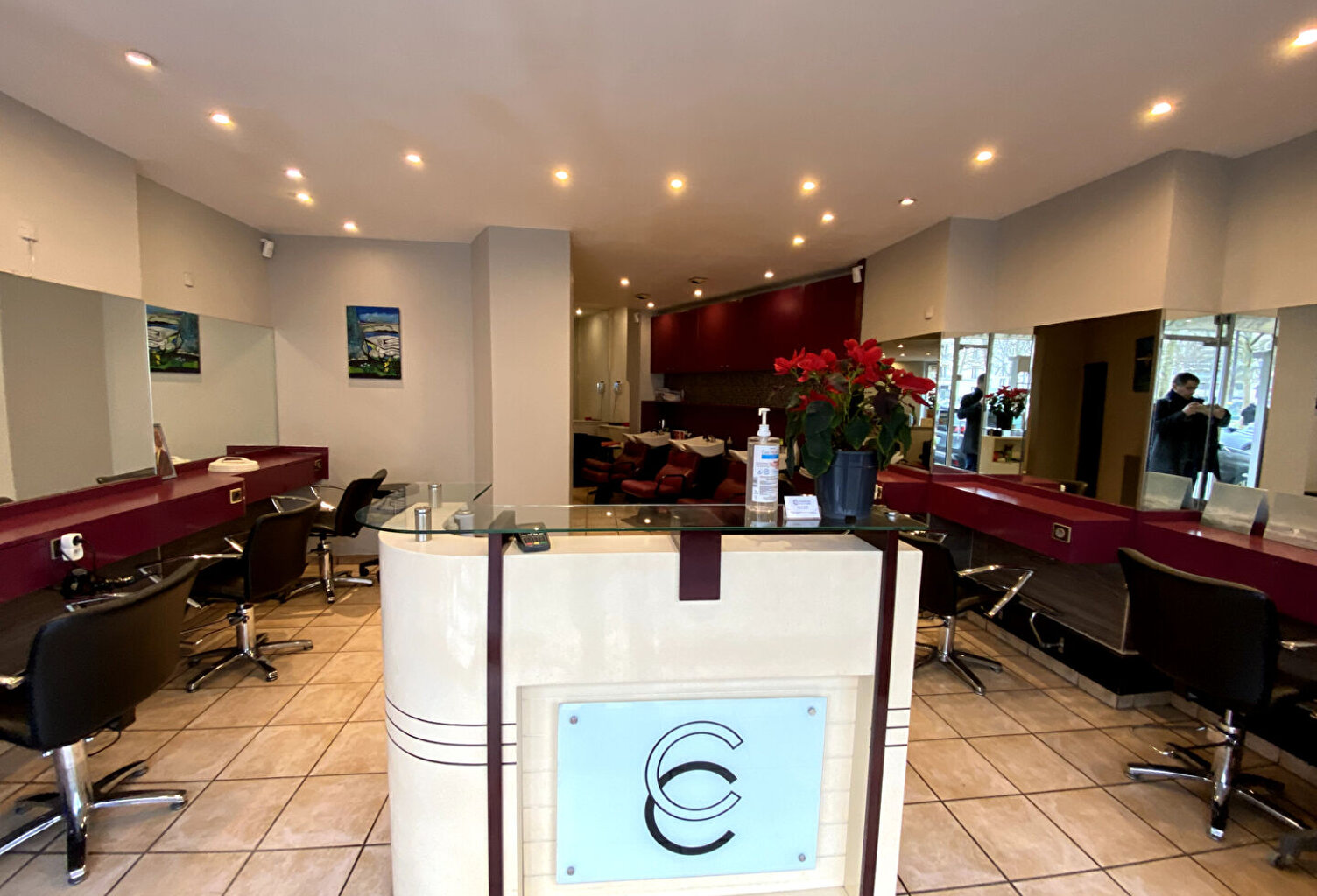 Local Commercial — photo 1