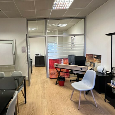 Bureau 121 m²