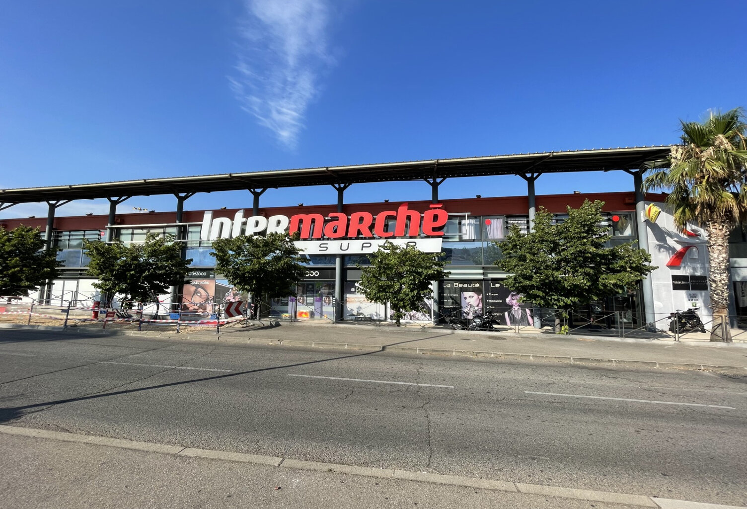 LOCAL COMMERCIAL — photo 1