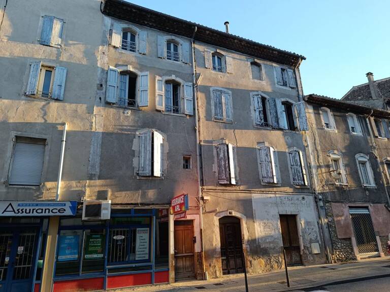 IMMEUBLE DE RAPPORT  DE 4 LOGEMENTS + GARAGES ET RANGEMENTS — photo 1