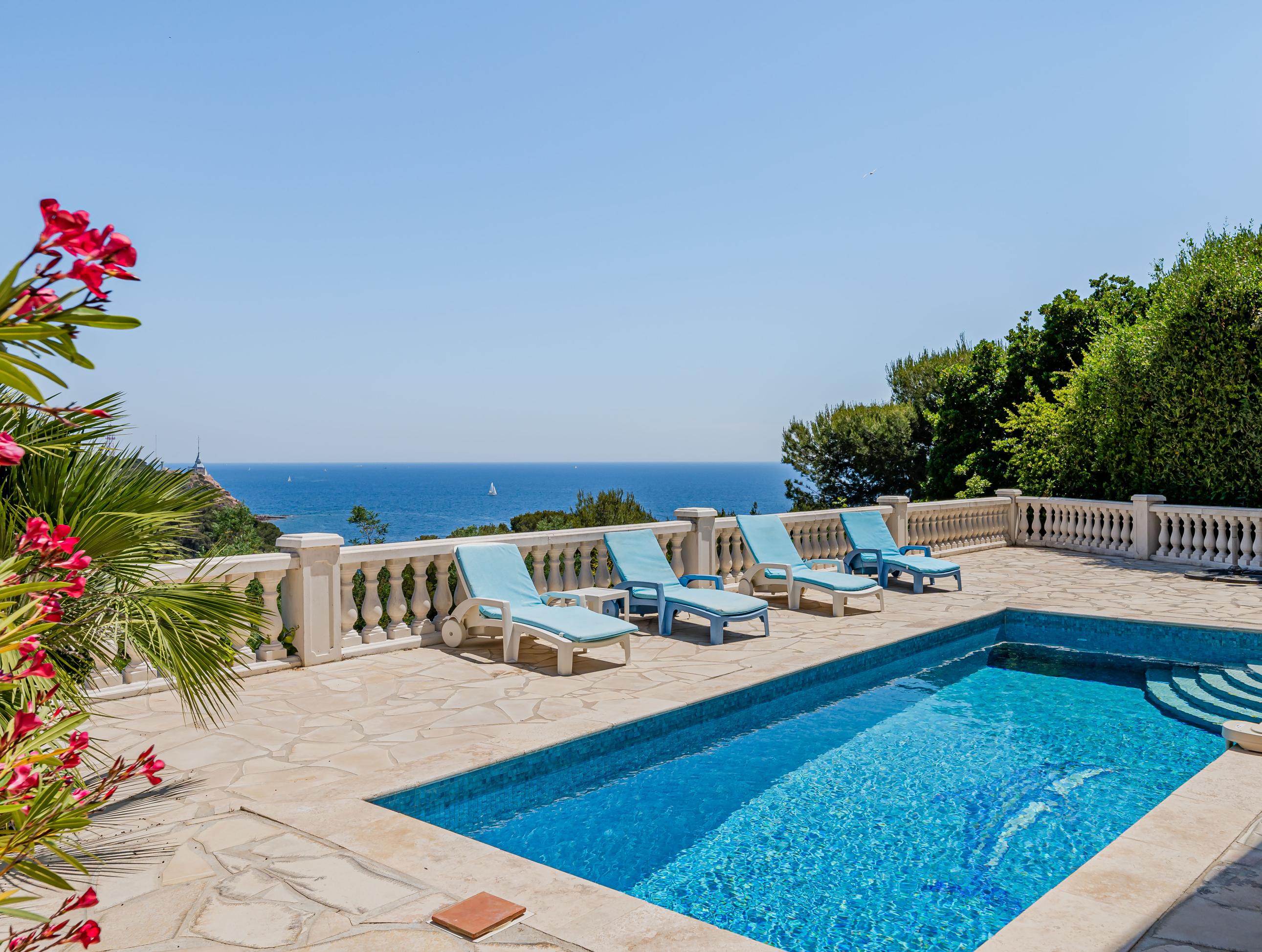 Villa / Maison  T6 à louer Saint-Mandrier-sur-Mer 83430