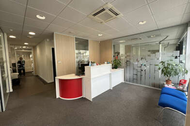 Bureau  3906 €
