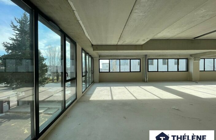 BUREAUX à LOUER — photo 2