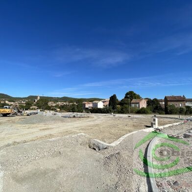 Terrain 704 m²