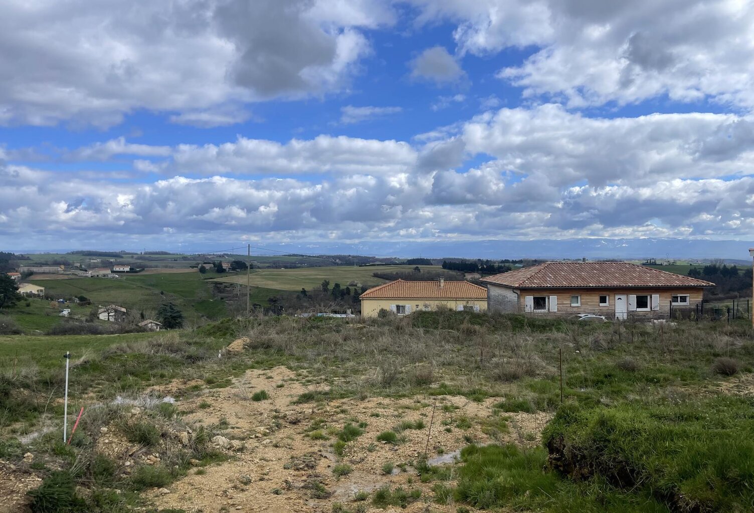 TERRAIN — photo 1