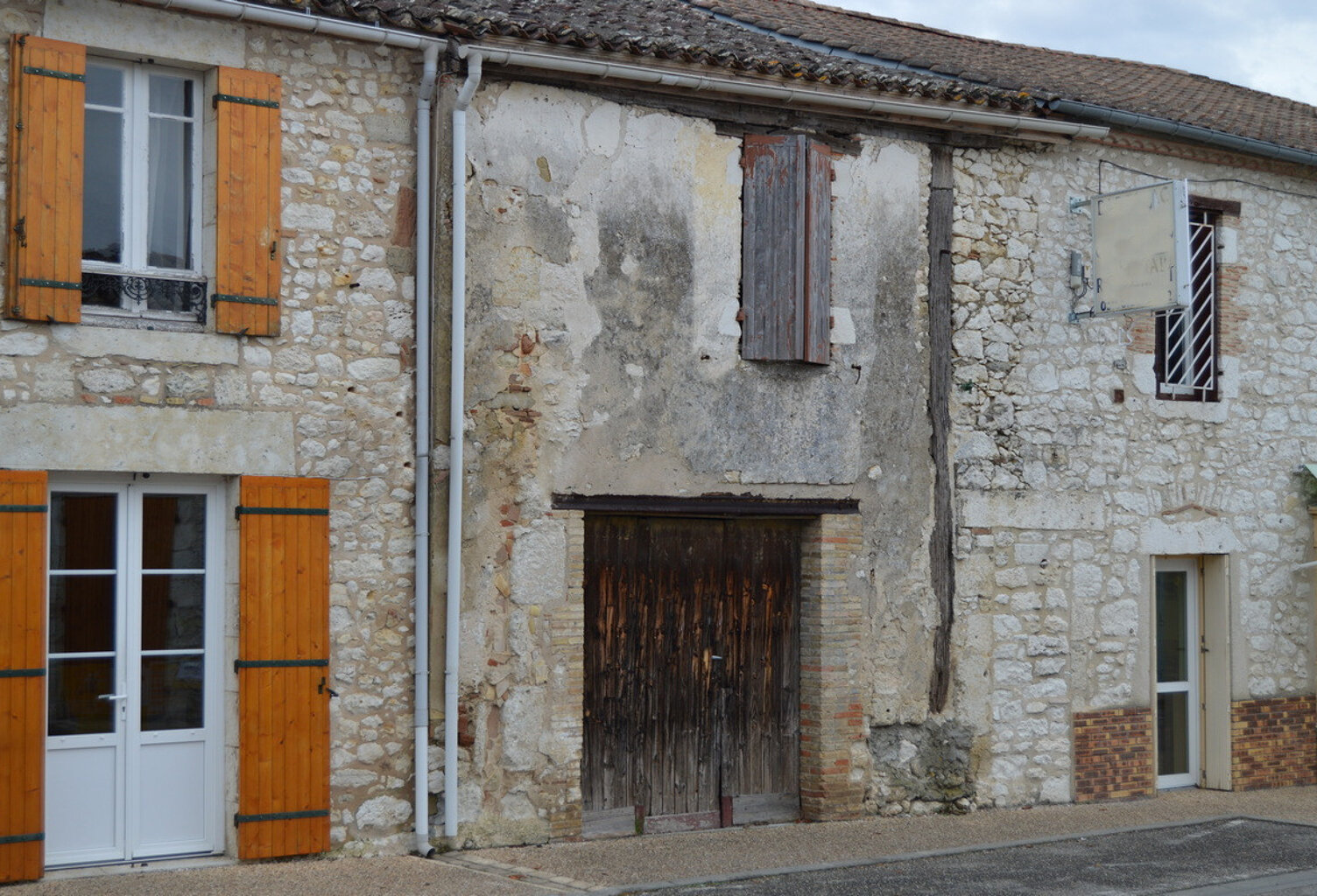 Immeuble en pierre  — photo 1