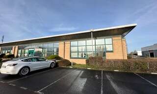 Bureau  315 m² à louer à Petite-Forêt (59494)