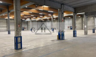 Local industriel  5023 m² à louer à Saint-Thibault-des-Vignes (77400)