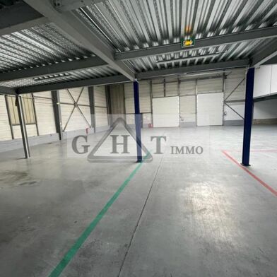 Local industriel 2765 m²