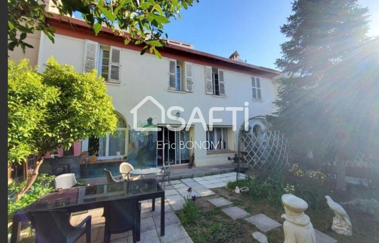 maison 9 pièces 221 m2 à vendre à Saint-Raphaël (83530)