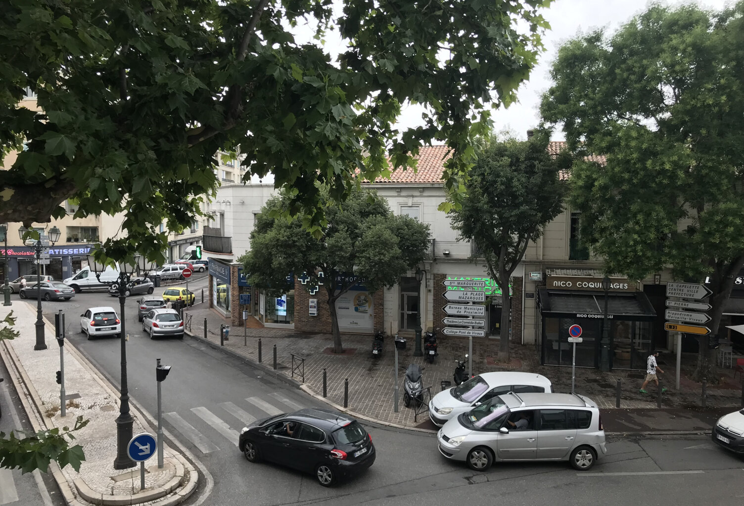 STUDIO MEUBLÉ  Pont de vivaux / Capelette — photo 1