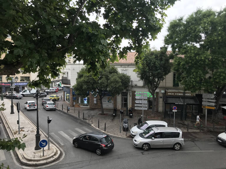 STUDIO MEUBLÉ  Pont de vivaux / Capelette — photo 1