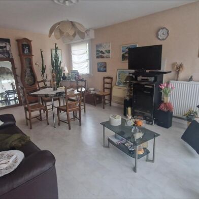 Appartement 8 pièces 222360 €