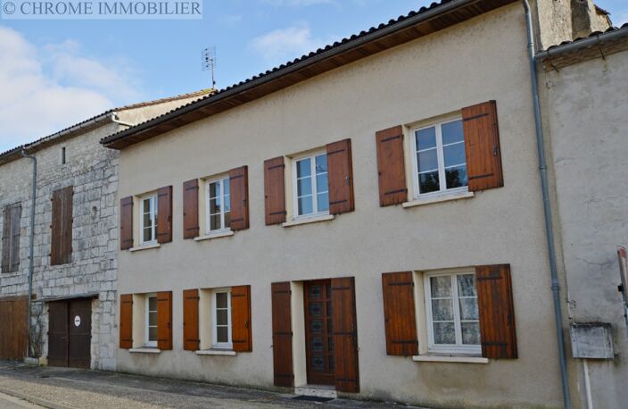 Grande maison de village en pierre — photo 2