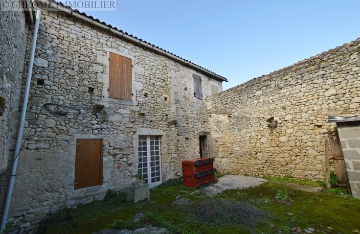 Grande maison de village en pierre — photo 4