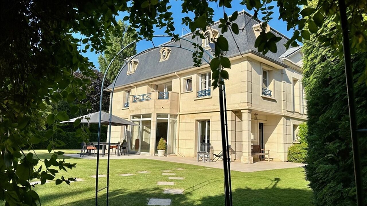 maison 7 pièces 229 m2 à vendre à Saint-Germain-en-Laye (78100)