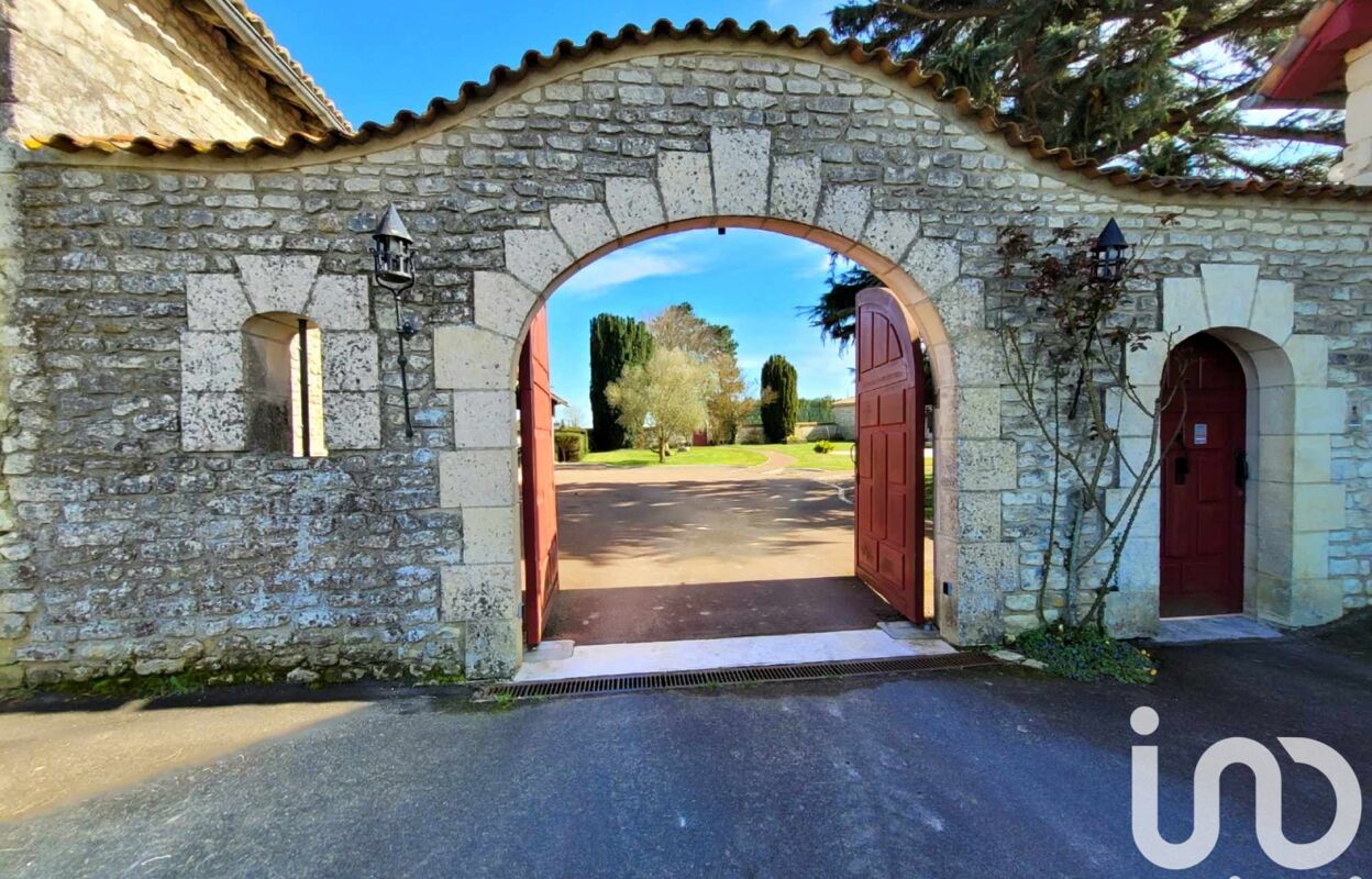 maison 9 pièces 467 m2 à vendre à Sérigny (86230)