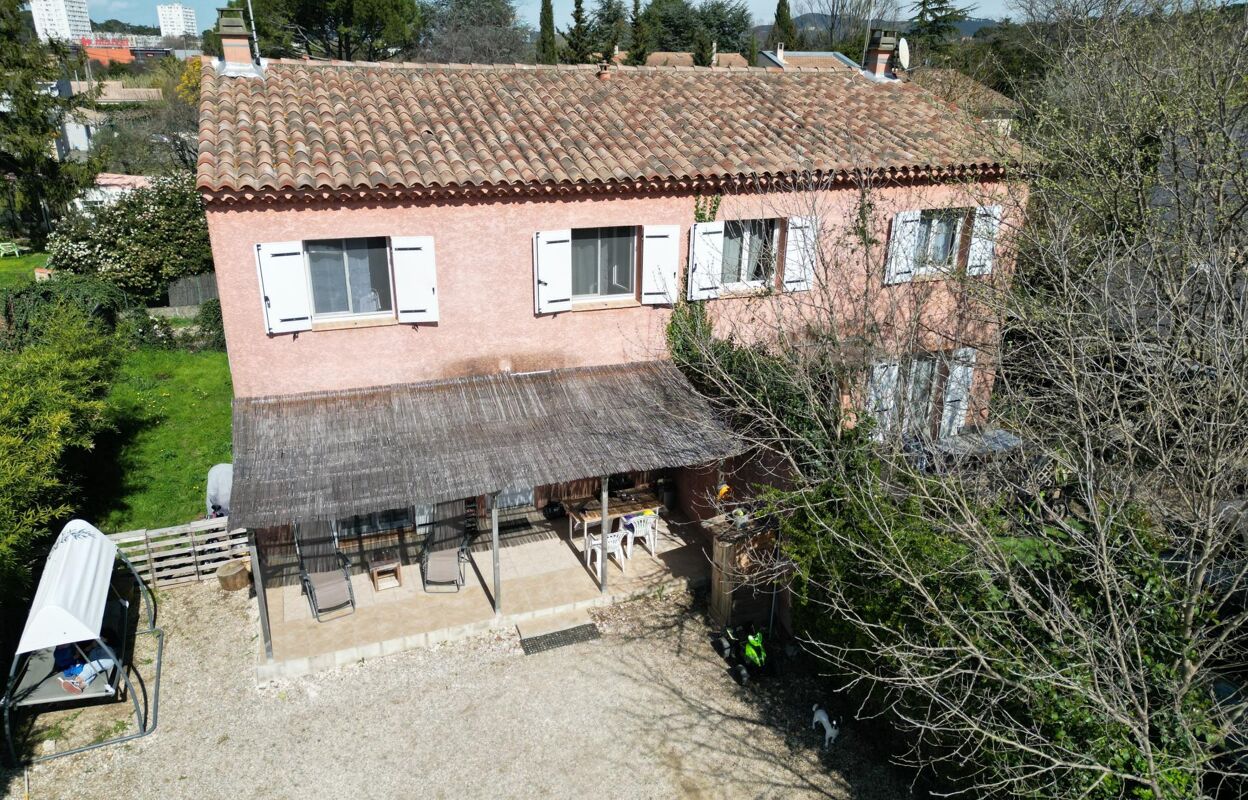 maison 10 pièces 200 m2 à vendre à Bagnols-sur-Cèze (30200)