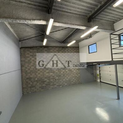 Local industriel 123 m²