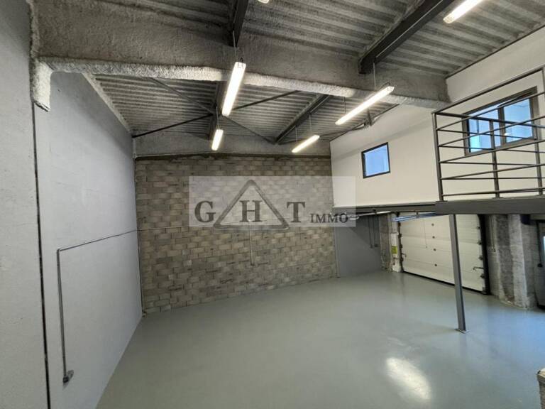 ENTREPOT BUREAUX 123M2 A LOUER VILLENEUVE LAGARENNE — photo 1