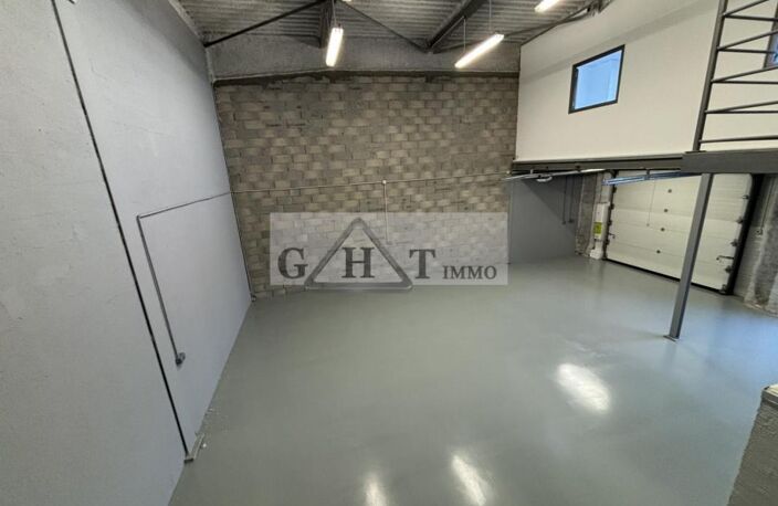 ENTREPOT BUREAUX 123M2 A LOUER VILLENEUVE LAGARENNE — photo 2