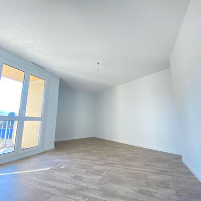 Appartement 4 pièces 794 €