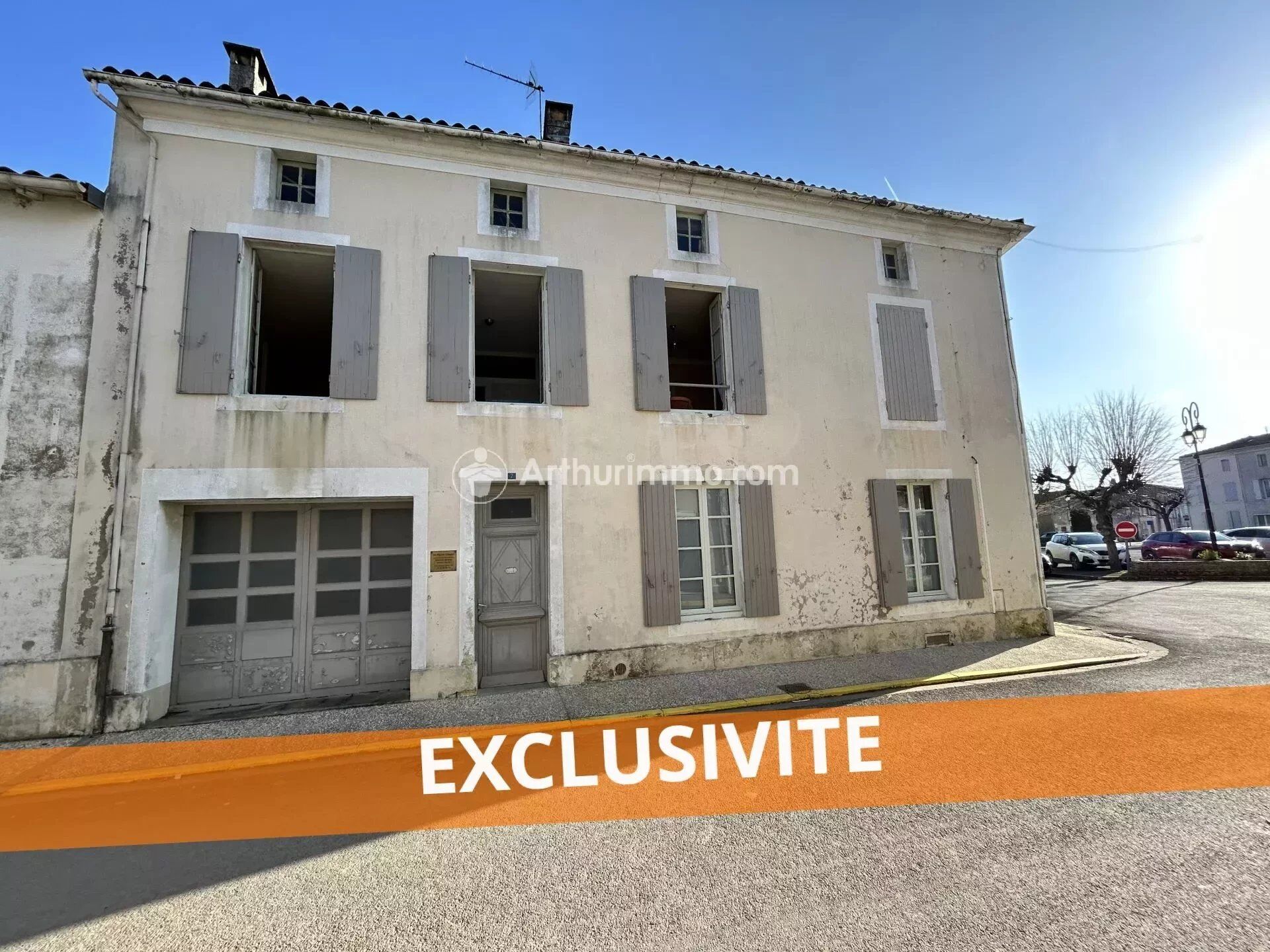Vente Maison 174m² 9 Pièces à Beauvais-sur-Matha (17490) - Arthurimmo