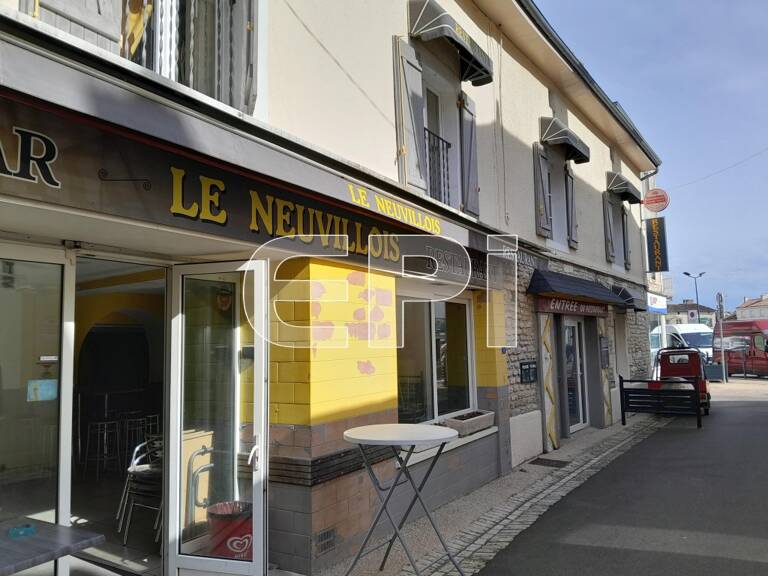 ref9088. Immeuble composé d'un bar restaurant dans les normes a — photo 1