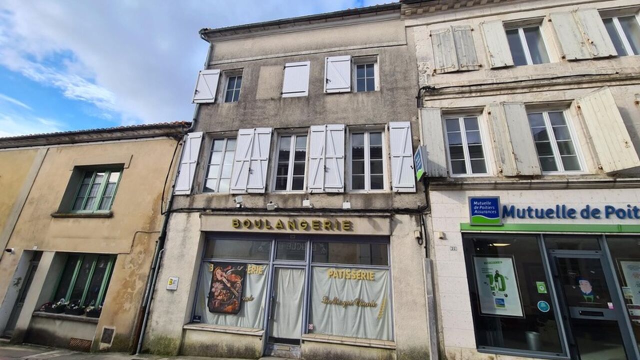 immeuble  pièces 350 m2 à vendre à Villebois-Lavalette (16320)