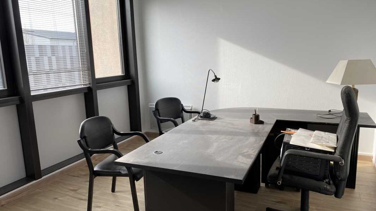 bureau  pièces 160 m2 à vendre à Chantepie (35135)