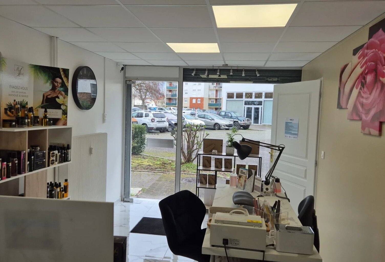Local et fonds de commerce Coiffeur, Esthéticien — photo 1