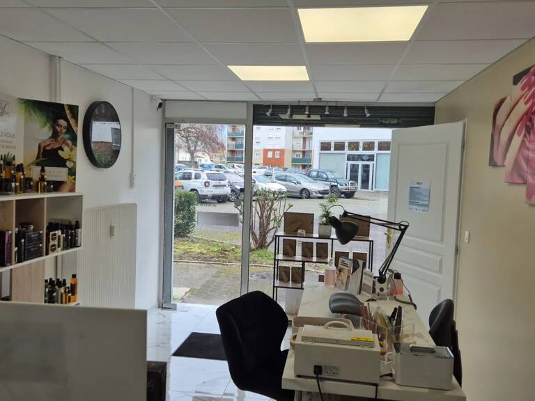 Local et fonds de commerce Coiffeur, Esthéticien — photo 1