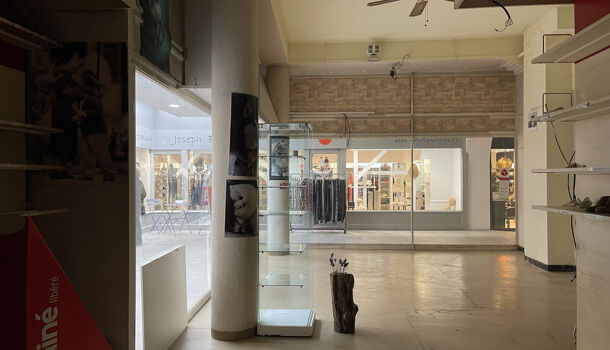 Local commercial  à louer Aubenas 07200