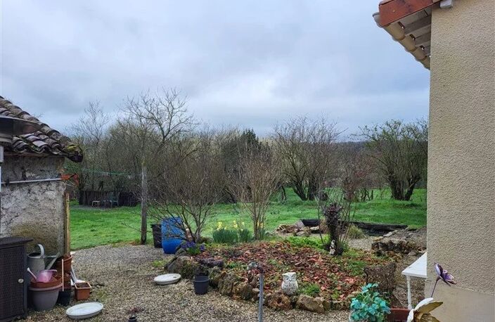 Maison de hameau avec jardin à Moussac dans la Vienne — photo 4