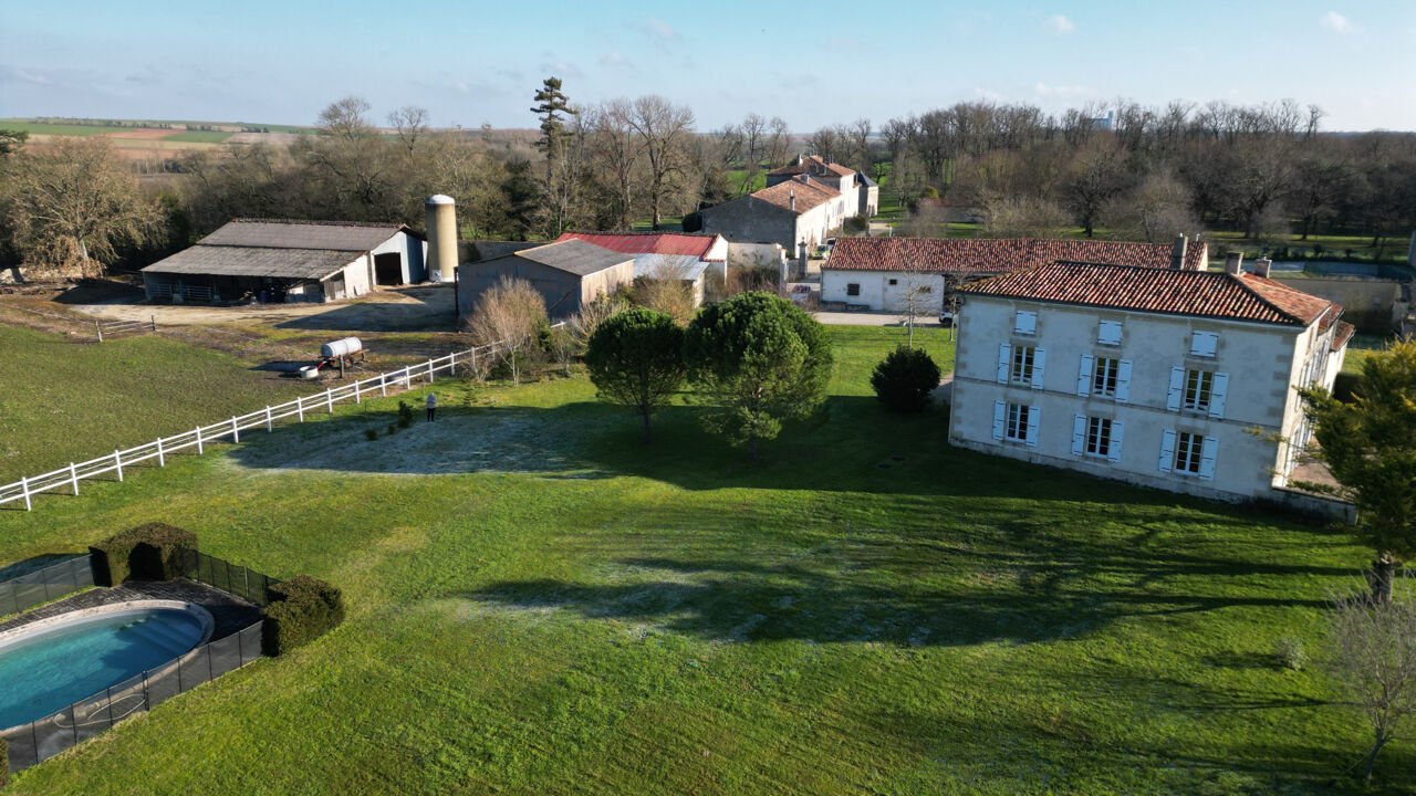 maison 10 pièces 270 m2 à vendre à Aulnay (17470)