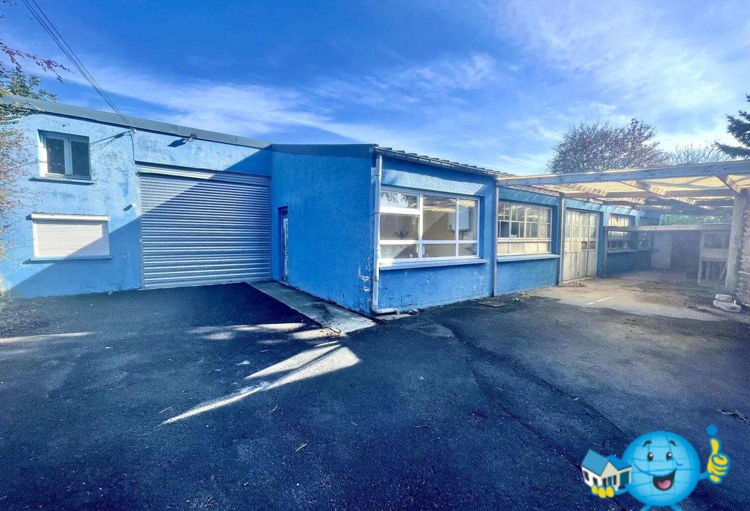 Entrepôt chez Bruyère Immobilier — photo 1