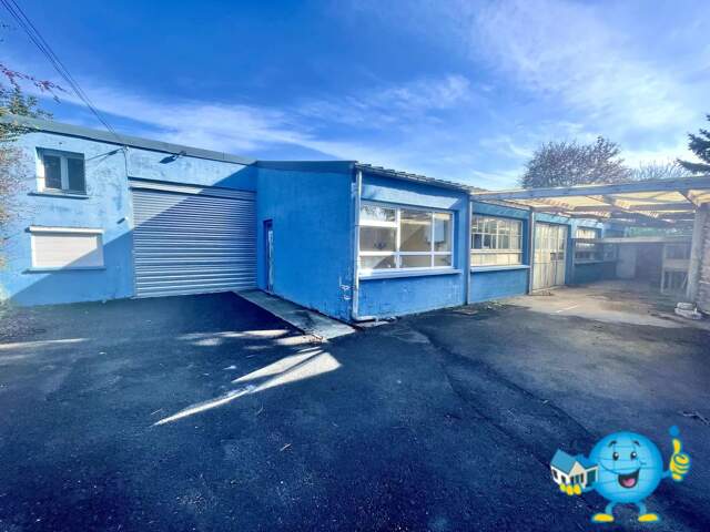Entrepôt chez Bruyère Immobilier — photo du bien