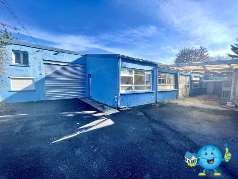 Entrepôt chez Bruyère Immobilier — photo 1