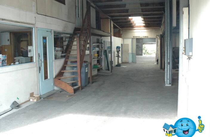 Entrepôt chez Bruyère Immobilier — photo 2