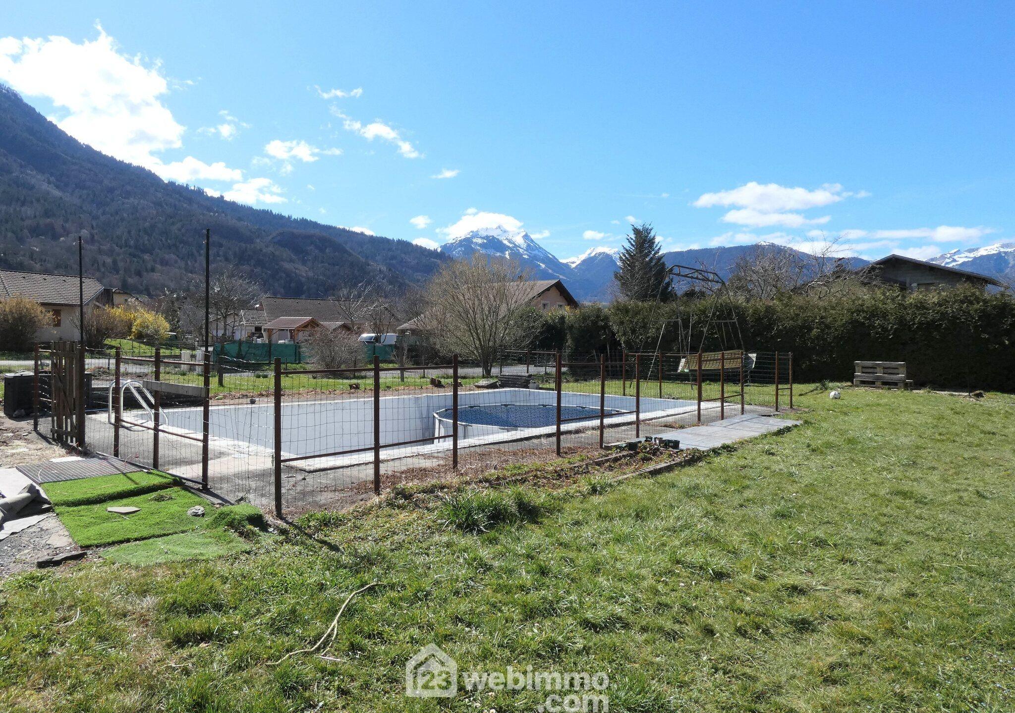 Terrain constructible - 767m² - Marlens