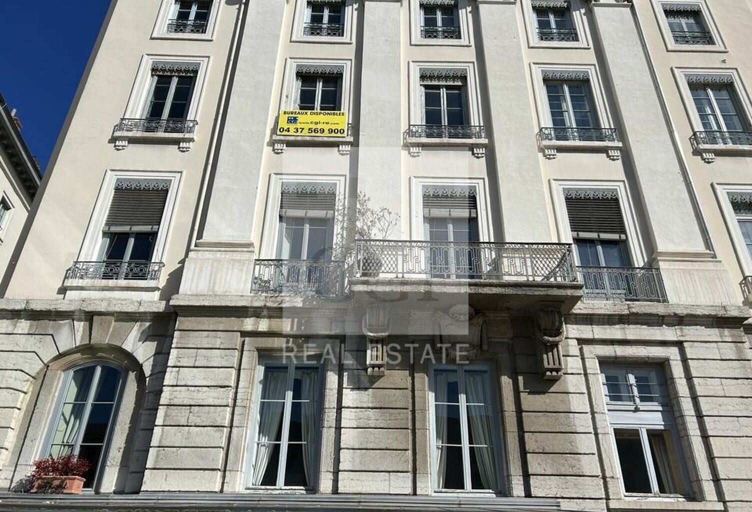 BUREAUX / APPARTEMENT à LOUER — photo 1