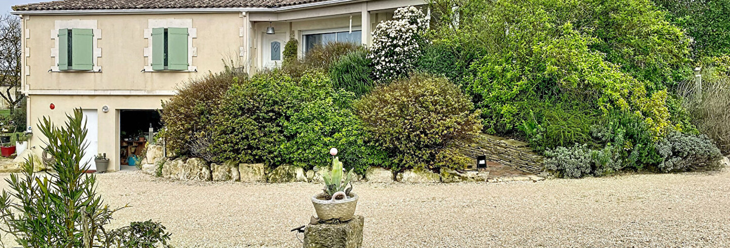 Maison 5 Pièces 129 m² à vendre à Jarnac-Champagne (17520)