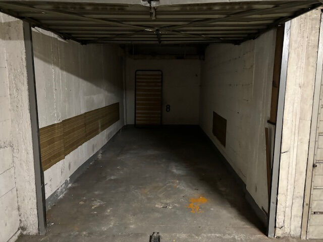 Photo A Vendre Garage dans résidence sécurisé. St Sylvestre. image 2/3
