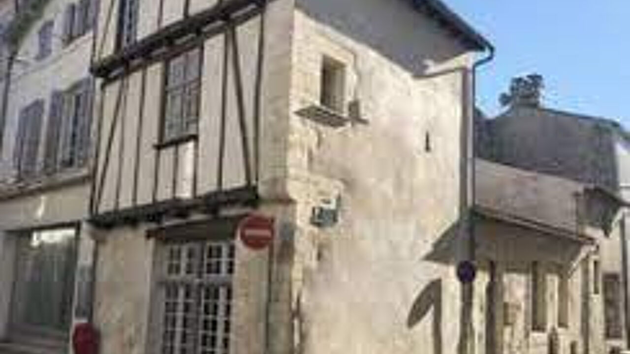 immeuble  pièces 84 m2 à vendre à Saint-Jean-d'Angély (17400)
