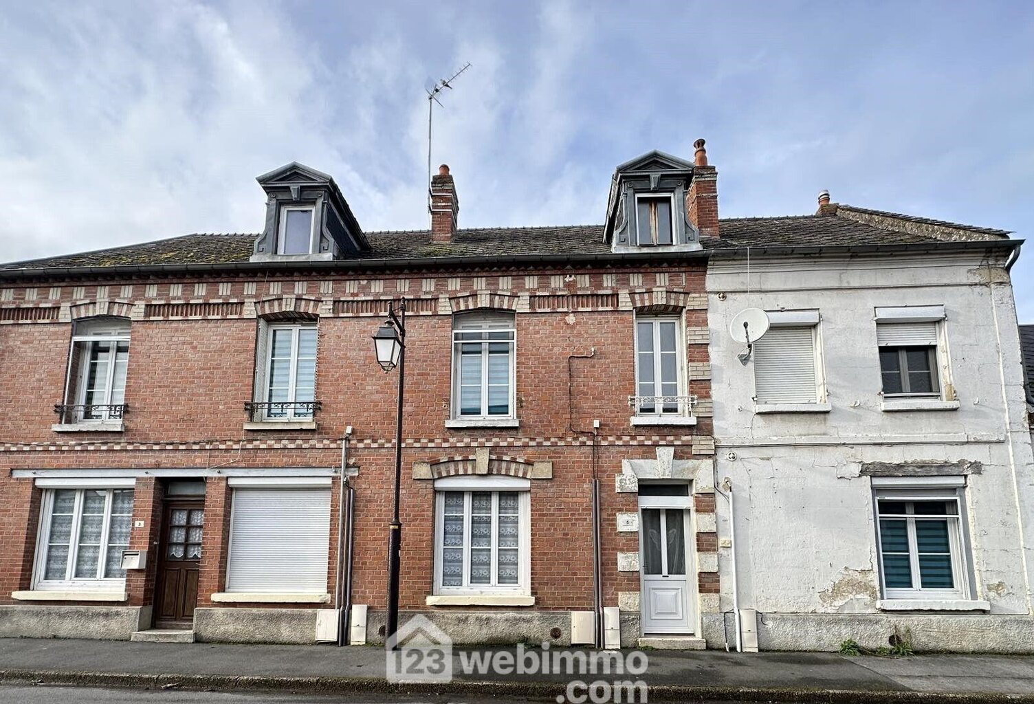 Maison - 218m² - Crépy — photo 1
