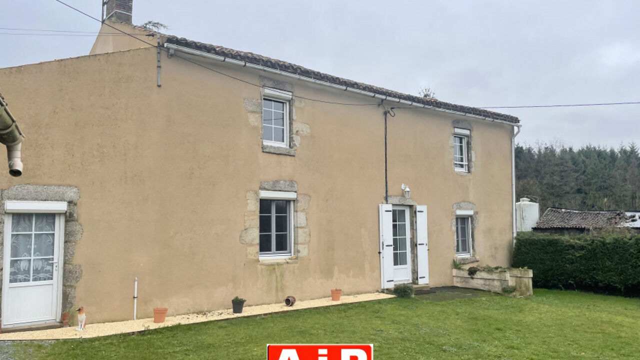 maison 5 pièces 132 m2 à vendre à Saint-Paul-en-Gâtine (79240)