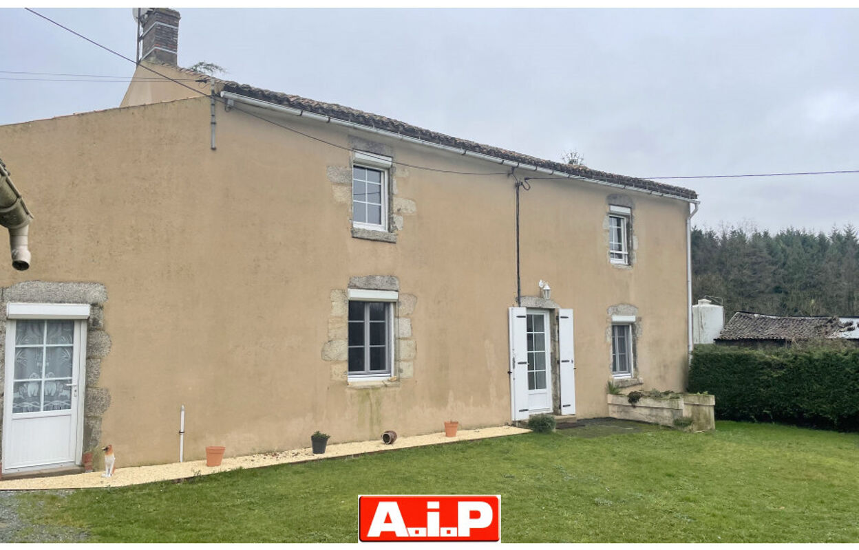 maison 5 pièces 132 m2 à vendre à Saint-Paul-en-Gâtine (79240)