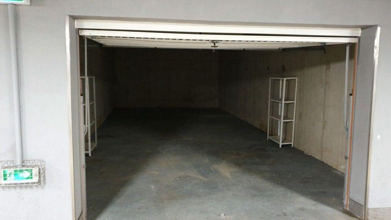 garage  pièces 18 m2 à louer à Ajaccio (20000)
